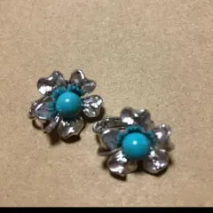 ヴィンテージ　お花のイヤリングのサムネイル