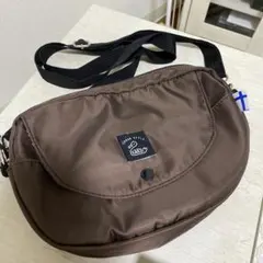 ショルダーバッグ サコッシュ ブラウン 茶色 オレンジ コンパクト ポケット付き