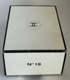 【希少】シャネル N°19 パルファム 7.5ml ボトルタイプ 箱・台座付き