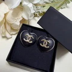 CHANEL シャネル 2022年 ラムスキン ハートピアス　ココマーク
