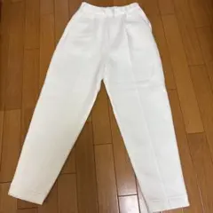 ur's ホワイト 白カジュアルパンツMサイズ もっちりダンボールニット素材のサムネイル