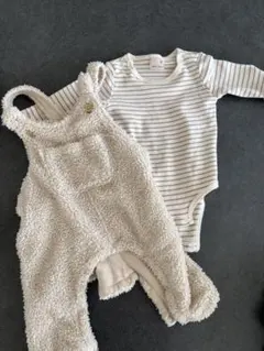 プティマイン　アイボリー ストライプロンパースとボアオーバーオールセット