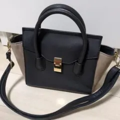 ショルダーバッグ 黒とベージュのコンビネーション