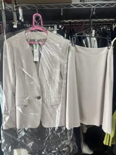 THE SUIT COMPANY ノーカラージャケット スカート　ピンクベージュのサムネイル