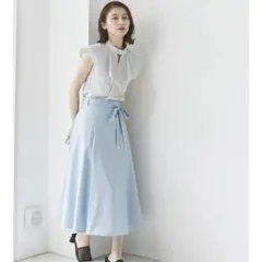 【新品タグ付き】TONAL ハイウエストタックフレアスカート ライトブルーのサムネイル