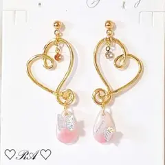 ハンドメイド　変形ハート…チェコガラスとオーロラ蝶々のアシンメトリー