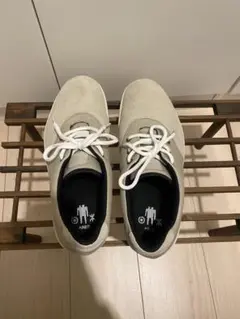 AREthベージュ スエードスニーカー