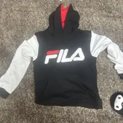 FILA フード付きパーカー 黒/白/赤
