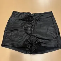 レザーブラックショートパンツ