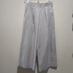 ライトグレー ワイドパンツのサムネイル