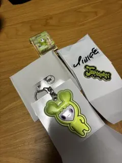 Jengaeon TWICE リフレクターキーホルダー&ピンバッジ他セット