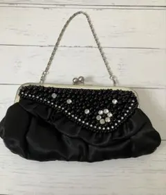訳あり】ブラック サテン フリル＆ビーズ装飾 がま口 2WAY パーティーバッグ
