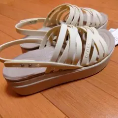☆新品未使用☆【クロックス】ブルックリンストラッピー☆W6☆ウェッジサンダル