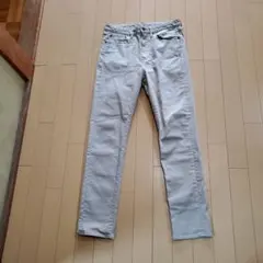 ライトグレー スリムフィット デニムパンツのサムネイル