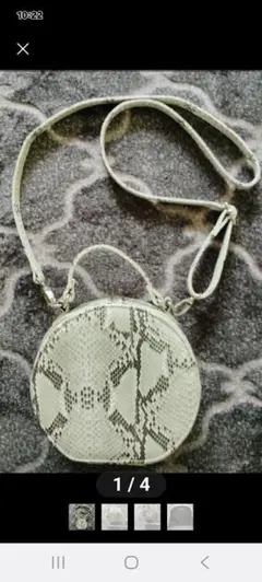 ヘビ柄円形ショルダーバッグ