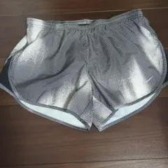 Nike DRI-FIT ショートパンツ M シルバー