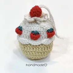 巾着　ポーチ　いちご　クリーム　カップケーキ　かぎ編み　編み物　ハンドメイド