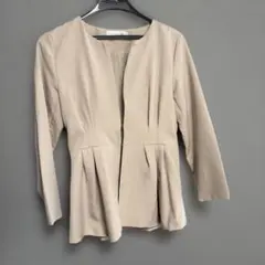 ベージュ ノーカラージャケット フォーマルパンツスーツ