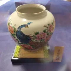 ☆623 孔雀絵柄の陶器花瓶　九谷焼