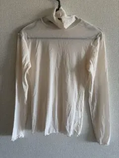 ホワイトタートルネック長袖シャツ