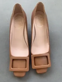 Roger Vivier ベージュ スクエアトゥ パンプス 36 - メルカリ