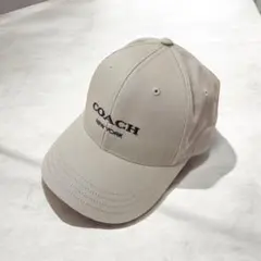 COACH ベージュ キャップ ロゴ刺繍 COACH ベージュ キャップ ロゴ刺繍 - メルカリ