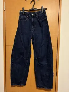 GU ジーユー　バレルレッグジーンズ