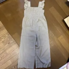 ベージュ フリル付きオーバーオール