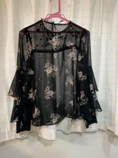 【お値下げ】ZARAシースルーフリル袖ブラウス　XSサイズ