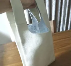 イタリア製バッグ ホワイトとシルバー　本革　シンプル