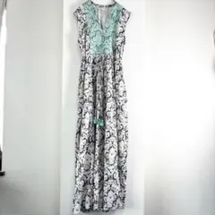 近年モデル✨ヌキテパ　エンブロイダリーノースリーブドレス　ロングワンピース