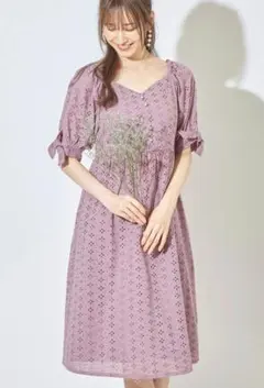 ウエスト＆袖口りぼん付きスクエアハートネックカットワークレースワンピース　紫