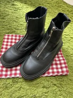 ジッパー付き ブラック ショートブーツ