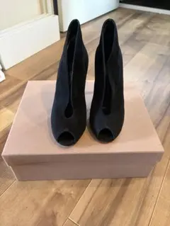 【Gianvito Rossi 】黒スウェードブーティーのサムネイル