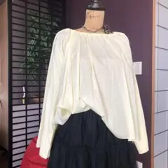 【新品】qualiteカリテ　デザインスリーブブラウスのサムネイル