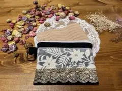 ハンドメイド　花柄刺繍リボンポーチ
