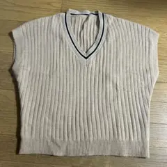 ベージュ Vネック ニットベスト