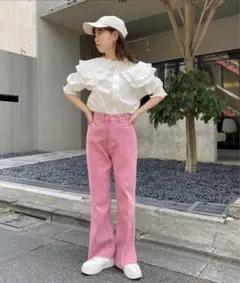 ボトムス　デニム　フレアデニムパンツ　ピンク　ジーンズ