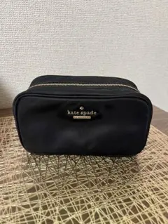 【新品未使用品】半額以下！kate spade 黒 ナイロン ポーチ