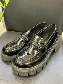 FORME エナメルレインローファー 厚底 東原亜希 完売品　ブラック 黒 Ｌ FORME エナメル ローファー ブラック - メルカリ