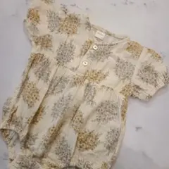 バースデイ　テータテート花柄ロンパース クリーム色 70