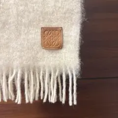 LOEWE アイボリー マフラーのサムネイル