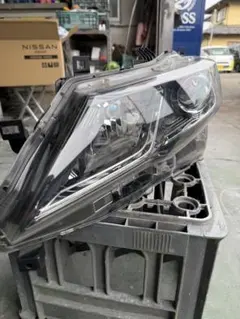 日産 セレナ C27 右LEDヘッドライト メッキモール付き - メルカリ