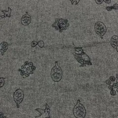 コットンビエラ　刺繍起毛生地　フクロウ　鳥柄　森　北欧デザイン　グレー