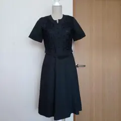 ブラック刺繍Aラインドレス