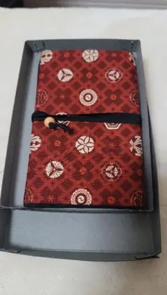 お薬手帳・通帳・診察券などカードも入るマルチケース布