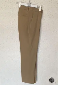 UNIQLO ベージュ スリムフィットパンツ