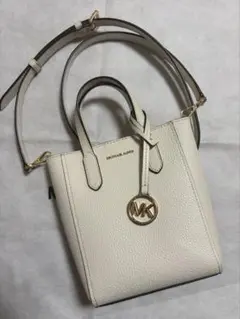 MICHAEL KORS アイボリー ロゴ入りショルダーバッグ