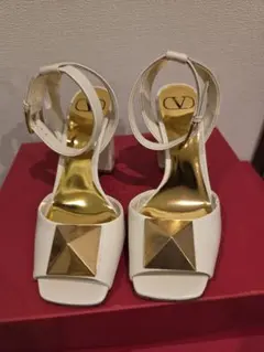VALENTINO ワンスタッズ アンクルストラップ ホワイト 37のサムネイル