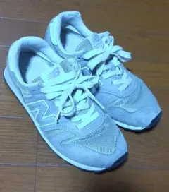 New Balance 373 スニーカー グレーのサムネイル